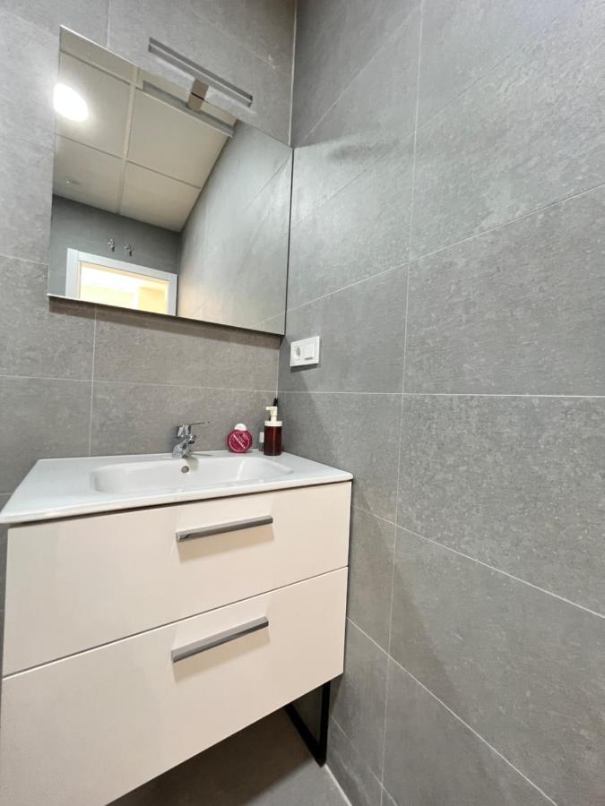 Acogedor Infanta Mercedes Madri Exterior foto